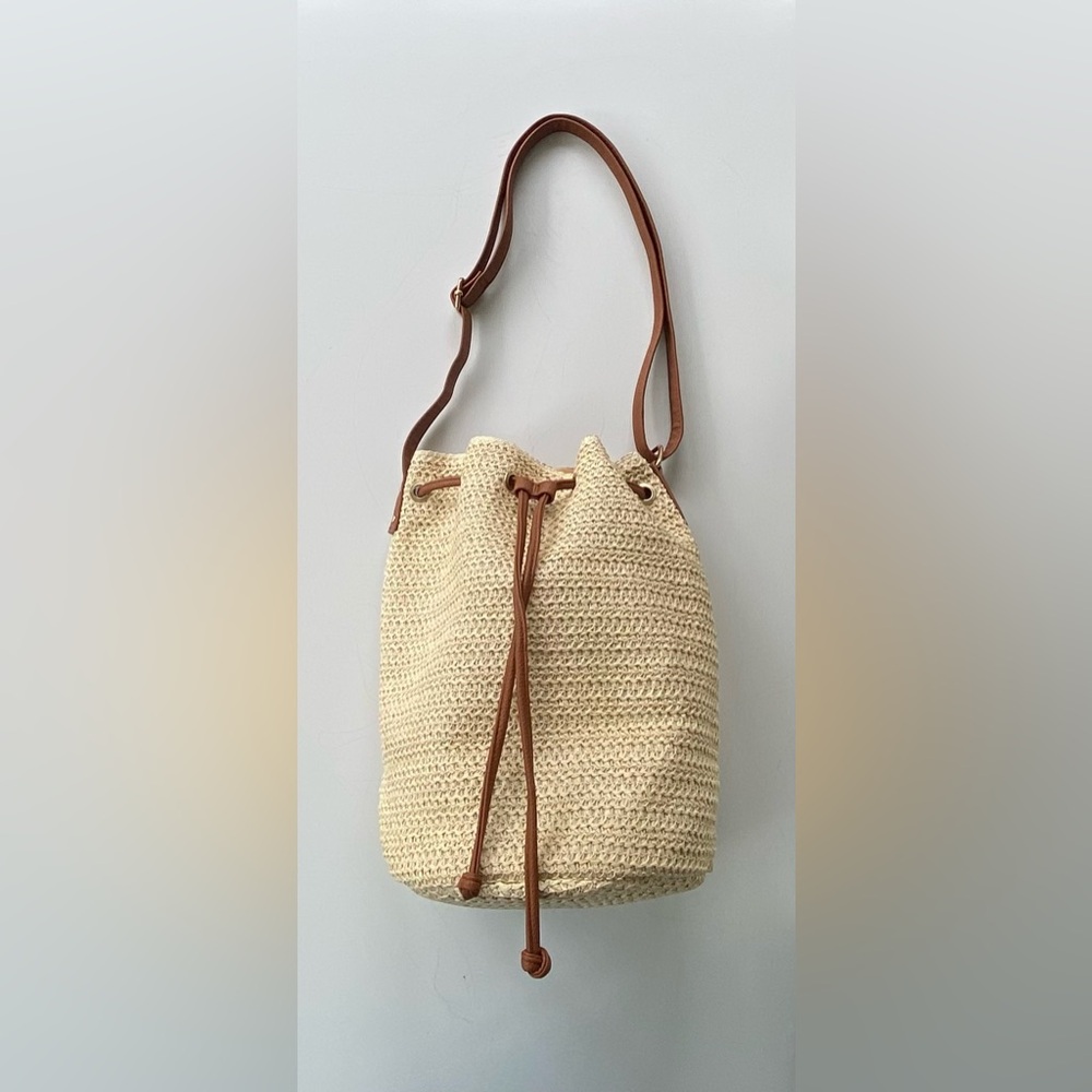 Montce Ali Woven Bucket Bag, Crossbody Bag, Sac Bag, Shoulder Bag 🎉HP🎉 - Picture 12 of 14